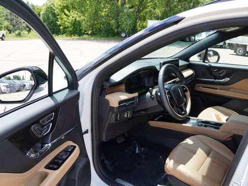 Used 2023 Lincoln Corsair Reserve w/ Jet Appearance Package AWD/4WD image 15