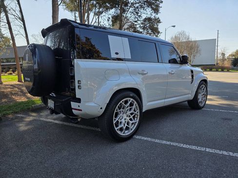 Used 2024 Land Rover Defender 110 V8 image 13