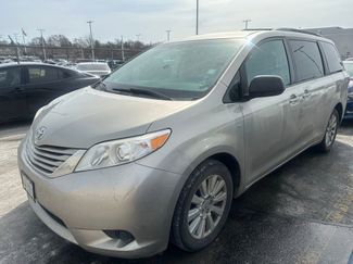 Used 2017 Toyota Sienna LE video 1