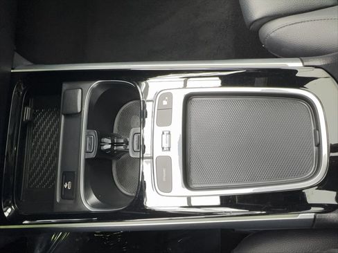 Used 2025 Mercedes-Benz GLB 250 4MATIC image 39