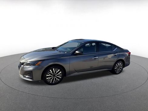 Used 2025 Nissan Altima 2.5 SV image 8