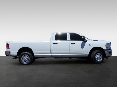 Used 2024 RAM 2500 Tradesman w/ Chrome Appearance Group AWD/4WD image 3