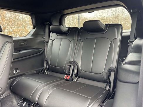 New 2026 Jeep Grand Cherokee L Limited w/ Limited Altitude Package AWD/4WD image 9