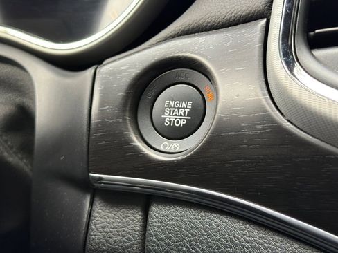 Used 2018 Jeep Grand Cherokee Limited image 28