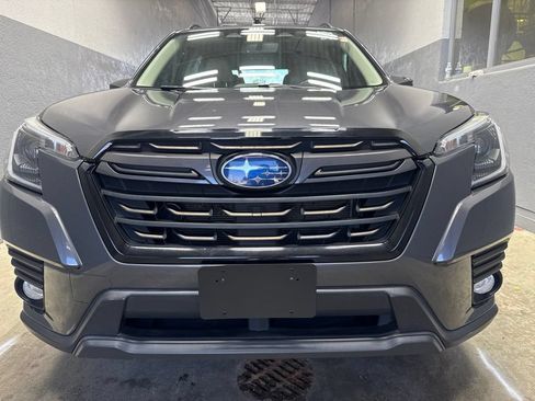 Used 2022 Subaru Forester Limited AWD/4WD image 3