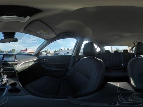 Used 2025 Nissan Altima 2.5 SV FWD image 42