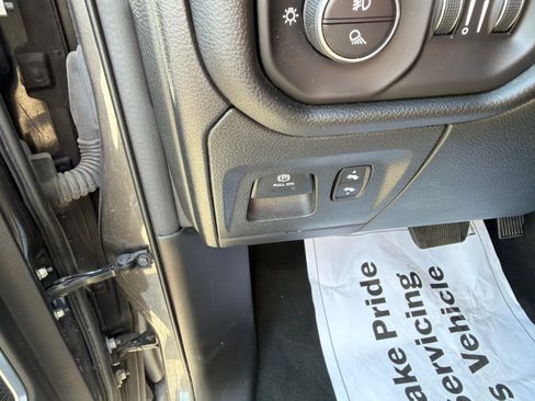 Used 2022 RAM 1500 Laramie w/ Sport Appearance Package AWD/4WD image 21