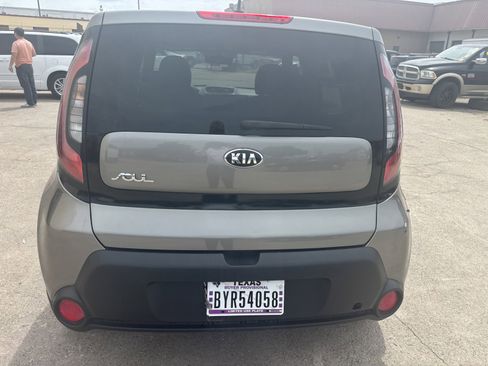 Used 2015 Kia Soul FWD image 4