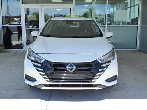 Used 2025 Nissan Versa SV FWD image 2