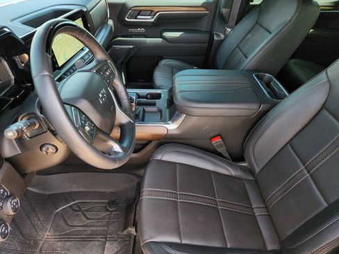 Used 2025 Chevrolet Silverado 1500 High Country w/ High Country Premium Package AWD/4WD image 11