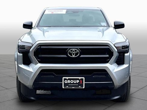 Used 2025 Toyota Tacoma SR w/ SR Upgrade Package AWD/4WD image 4