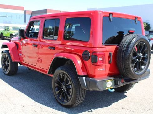 Used 2024 Jeep Wrangler Unlimited Sahara AWD/4WD image 6