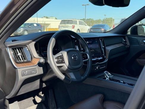 Used 2022 Volvo XC60 B5 Inscription w/ Advanced Package image 6