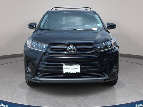 Used 2019 Toyota Highlander SE AWD/4WD image 3