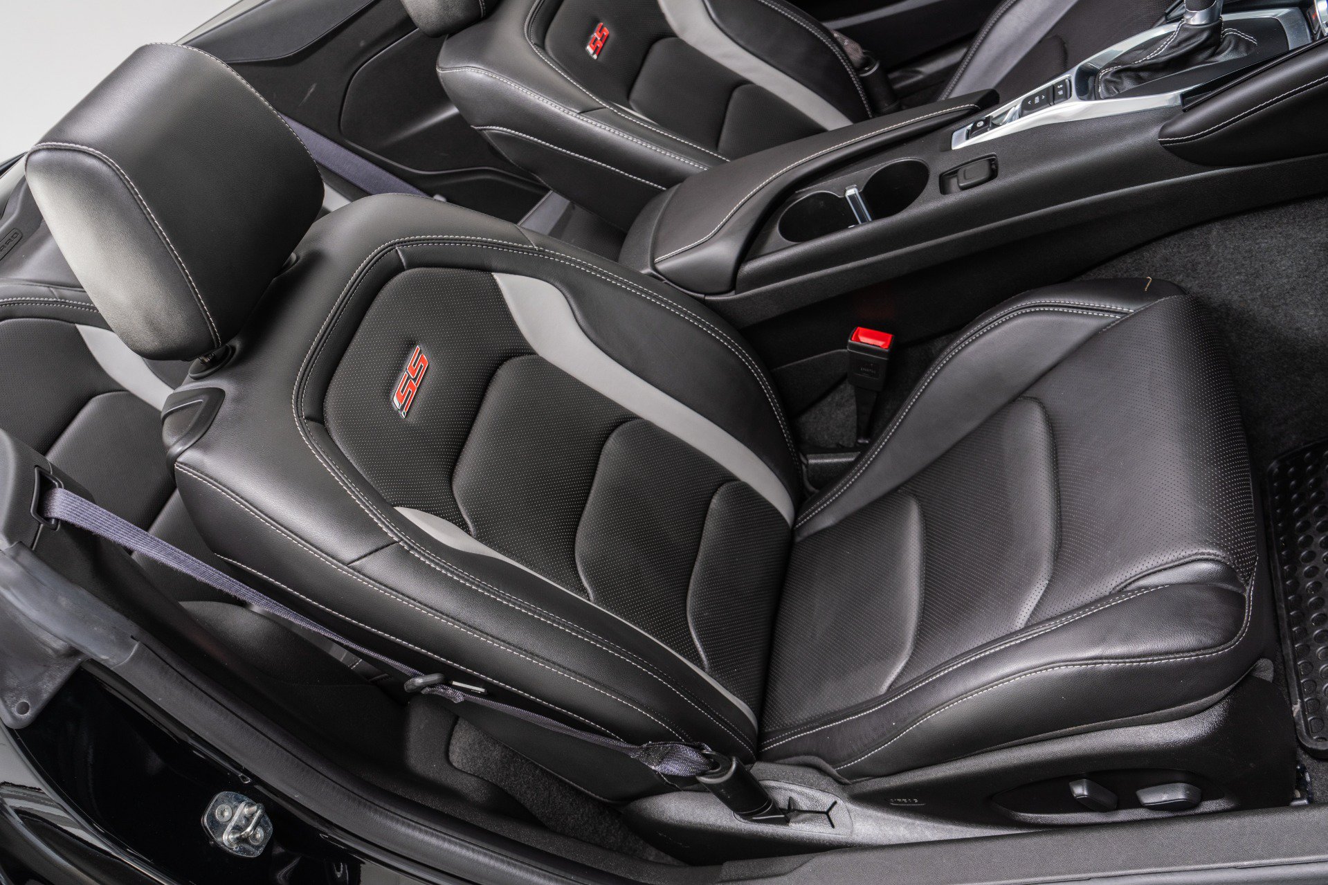 Used 2018 Chevrolet Camaro SS RWD image 25