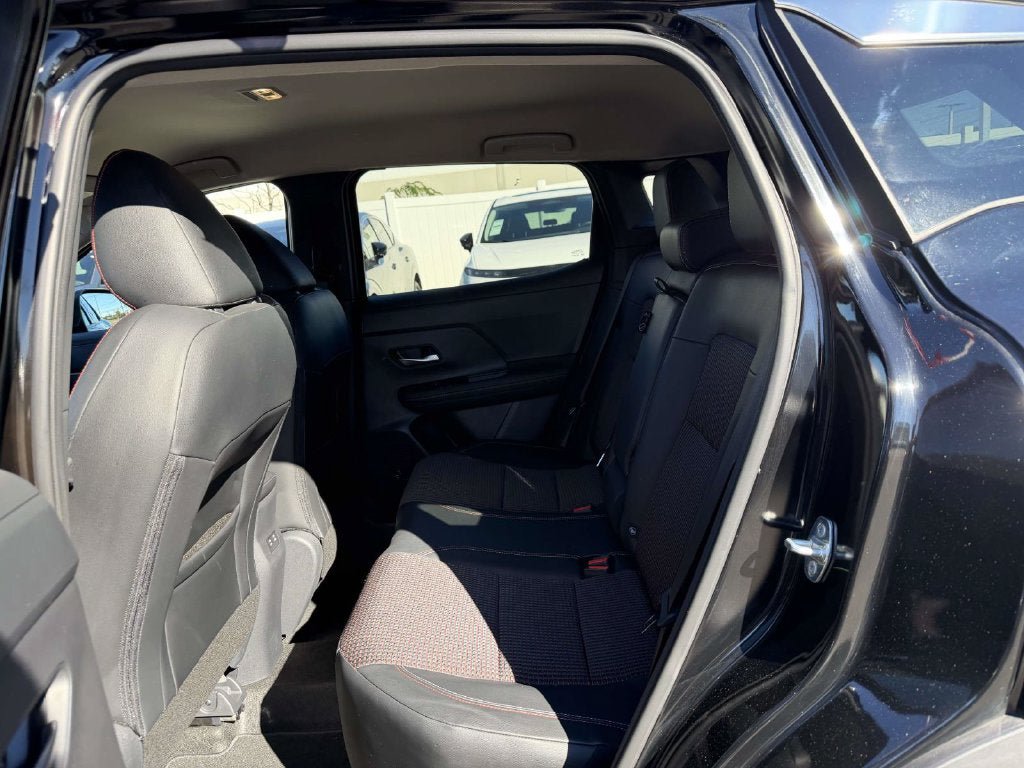 Certified 2025 Nissan Kicks SR AWD/4WD image 10