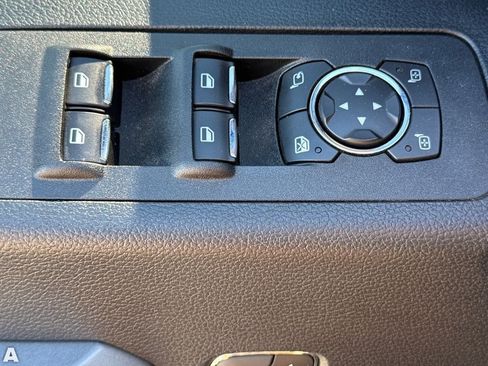 Used 2019 Ford F150 Platinum w/ Technology Package AWD/4WD image 30