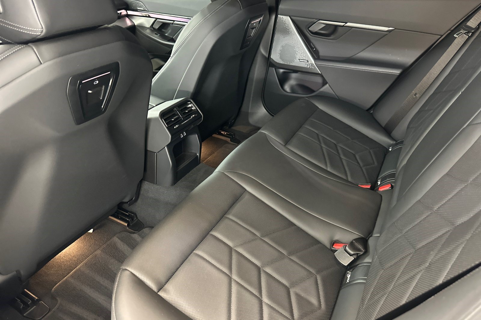 Used 2024 BMW i5 eDrive40i w/ M Sport Package RWD image 29