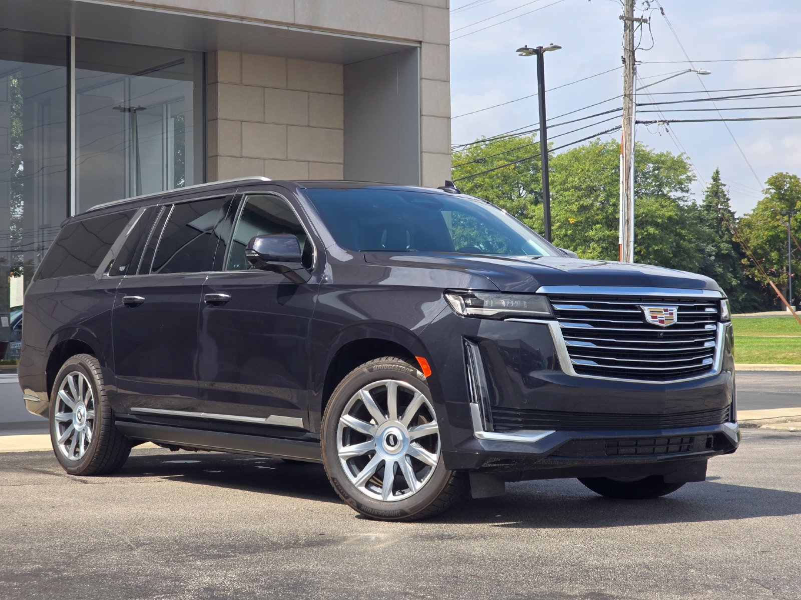 Used 2023 Cadillac Escalade ESV Premium Luxury Platinum w/ LPO, Floor Liner Package AWD/4WD image 1