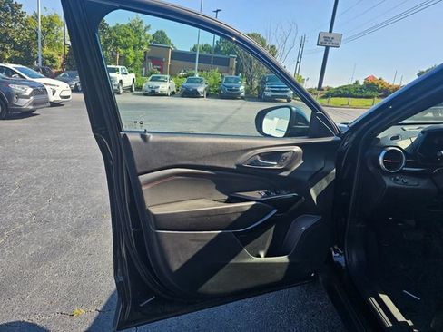 Used 2025 Chevrolet Trax RS w/ Sunroof Package FWD image 28