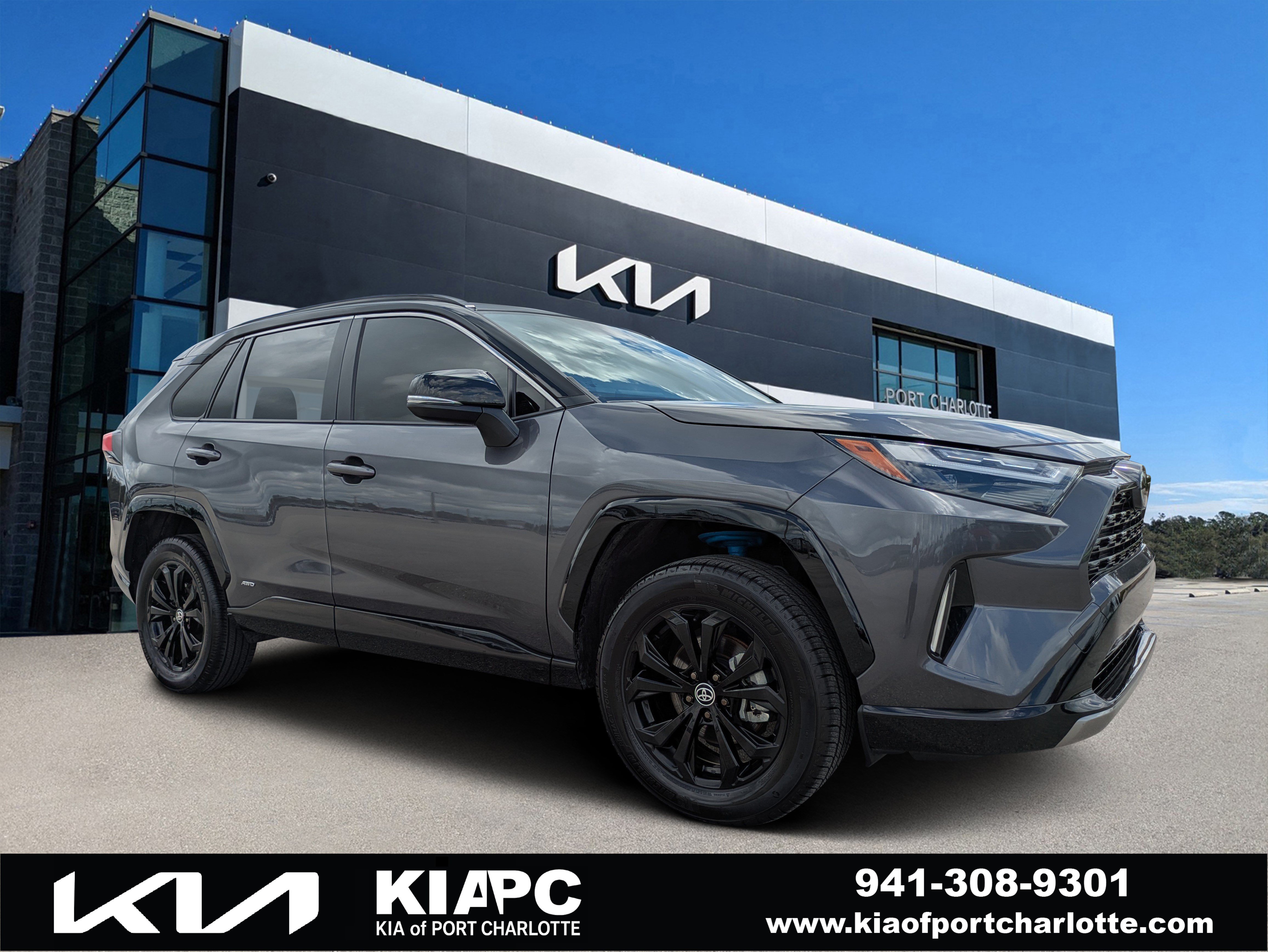 Used 2025 Toyota RAV4 XSE AWD/4WD image 1