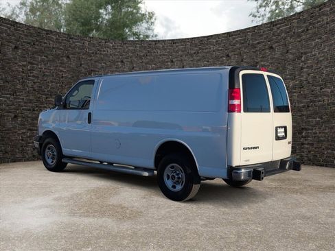 Used 2022 GMC Savana 2500 w/ Driver Convenience Package image 4