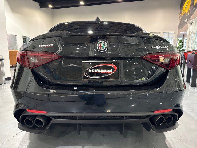 Used 2018 Alfa Romeo Giulia Quadrifoglio w/ Driver Assist Dynamic Package RWD image 35
