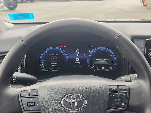 Used 2025 Toyota Camry XLE image 13