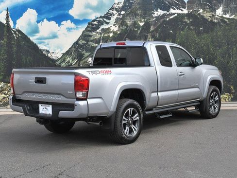 Used 2017 Toyota Tacoma TRD Sport w/ Premium & Technology Package image 3