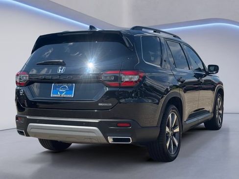 Used 2023 Honda Pilot Touring image 5