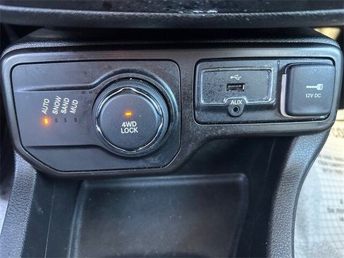 Used 2019 Jeep Renegade Latitude image 19