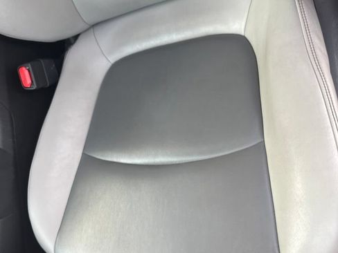 Used 2019 Toyota RAV4 XLE Premium FWD image 6