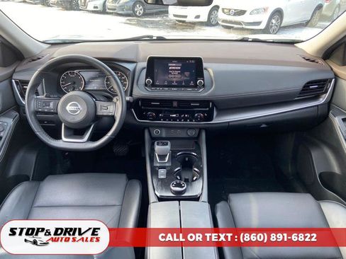 Used 2021 Nissan Rogue SV w/ Premium Package image 11