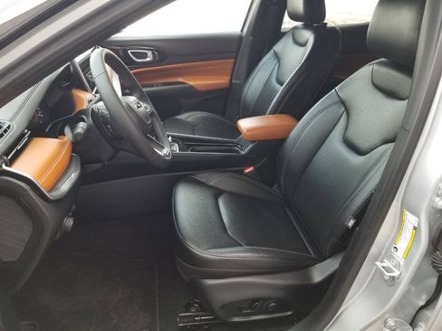 Certified 2025 Jeep Compass Limited AWD/4WD image 9