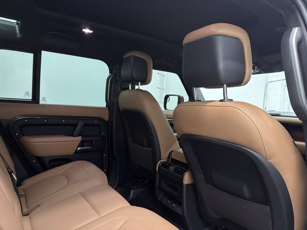 Used 2025 Land Rover Defender 110 X-Dynamic SE AWD/4WD image 29