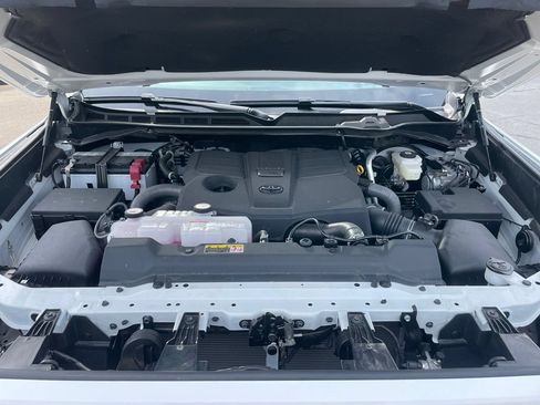 Used 2022 Toyota Tundra SR5 AWD/4WD image 27