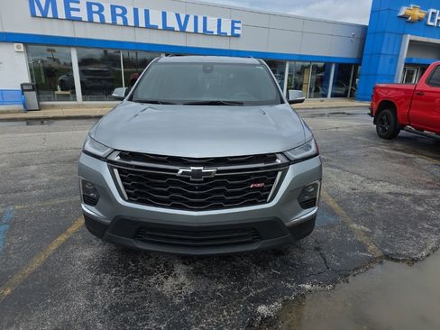 Used 2023 Chevrolet Traverse RS image 2