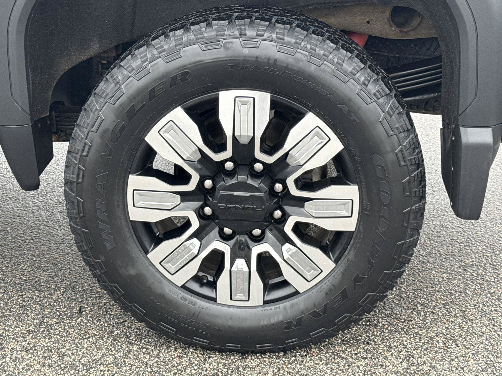Used 2025 GMC Sierra 2500 Denali AWD/4WD image 14