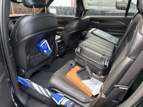 Used 2023 Jeep Grand Cherokee L Laredo image 6