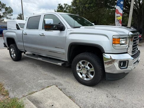 Used 2019 GMC Sierra 2500 SLT w/ Duramax Plus Package AWD/4WD image 3