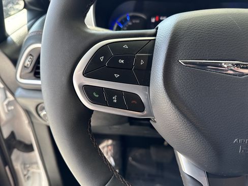 Used 2026 Chrysler Pacifica Pinnacle FWD image 18