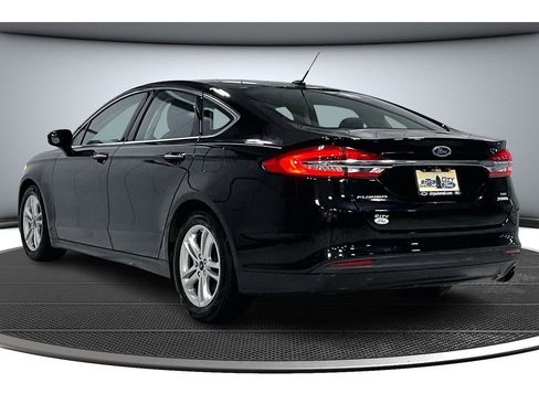 Used 2018 Ford Fusion SE w/ Fusion SE Technology Package image 13