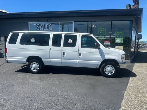 Used 2009 Ford E-350 and Econoline 350 XLT RWD image 4