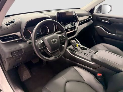 Certified 2026 Toyota Highlander XLE AWD/4WD image 9