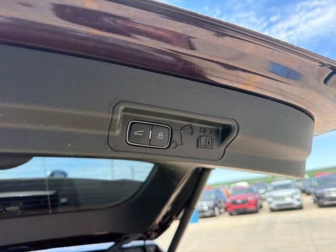 Used 2023 Ford Explorer Limited w/ Equipment Group 301A AWD/4WD image 21