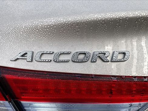 Used 2020 Honda Accord Touring image 30