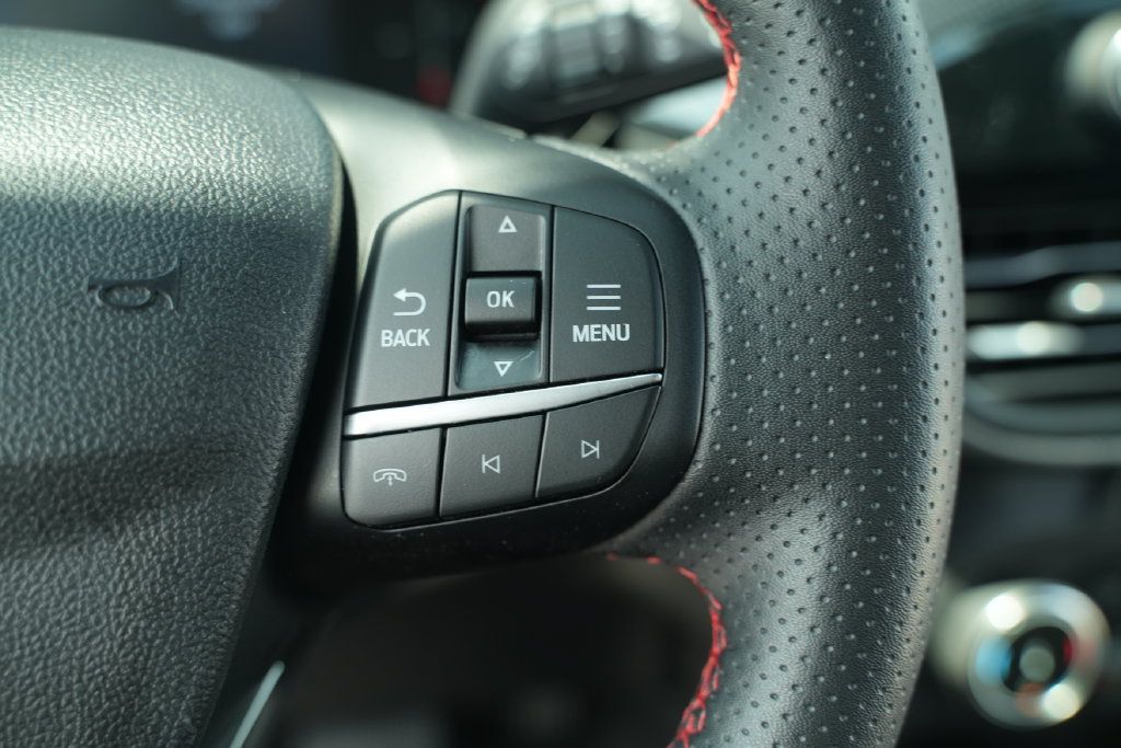 Used 2025 Ford Escape ST-Line Select AWD/4WD image 32