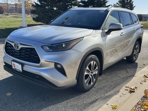 Certified 2022 Toyota Highlander XLE image 39