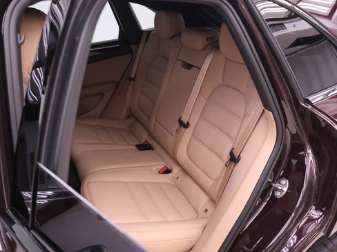 Used 2026 Porsche Macan AWD/4WD image 17