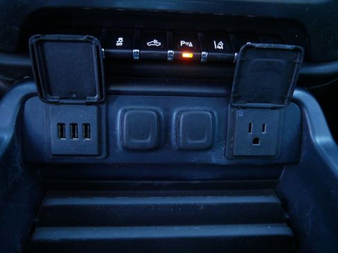 Used 2015 Chevrolet Silverado 1500 LTZ Z71 image 33